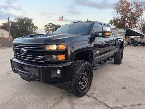 Used 2017 Chevrolet Silverado 2500 LTZ image 3