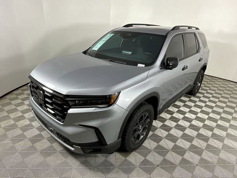 Used 2023 Honda Pilot TrailSport image 9