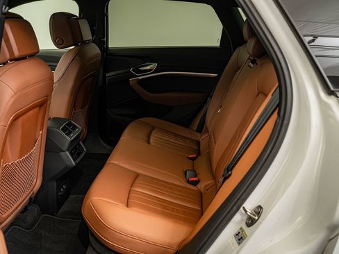 Used 2021 Audi e-tron Premium w/ Convenience Plus Package image 36