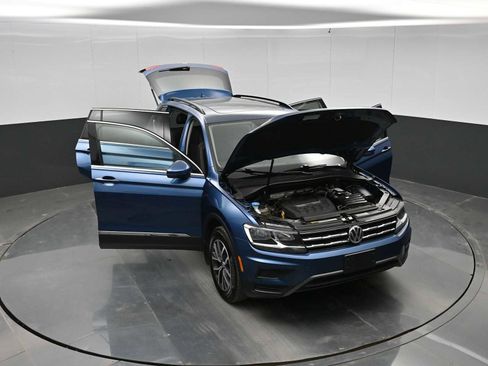Used 2018 Volkswagen Tiguan SE AWD/4WD image 40