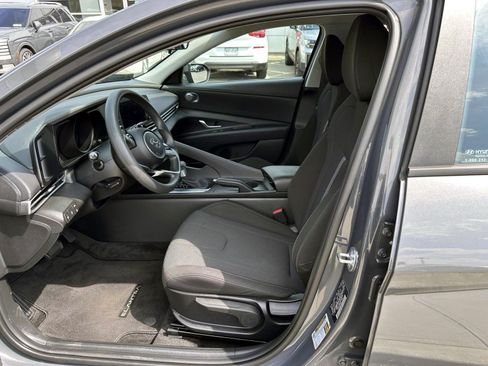 Used 2023 Hyundai Elantra SE FWD image 12