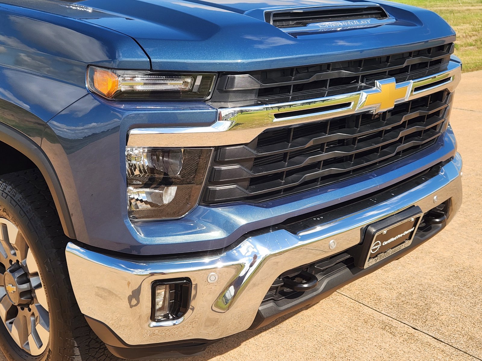 Used 2025 Chevrolet Silverado 2500 LT w/ Texas Edition AWD/4WD image 12