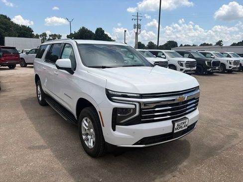New 2026 Chevrolet Suburban LT w/ Comfort Package AWD/4WD image 8