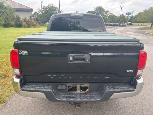 Used 2018 Toyota Tacoma TRD Off-Road AWD/4WD image 12