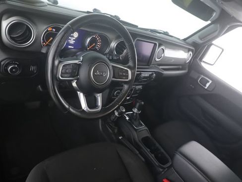 Used 2023 Jeep Wrangler Unlimited Sahara w/ Cold Weather Group AWD/4WD image 17