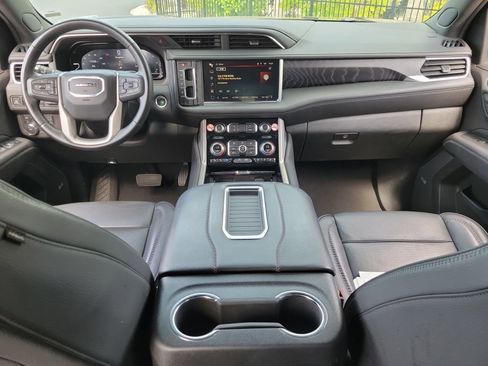 Used 2024 GMC Yukon XL Denali AWD/4WD image 14