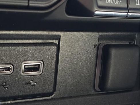 Used 2023 GMC Yukon SLT image 25