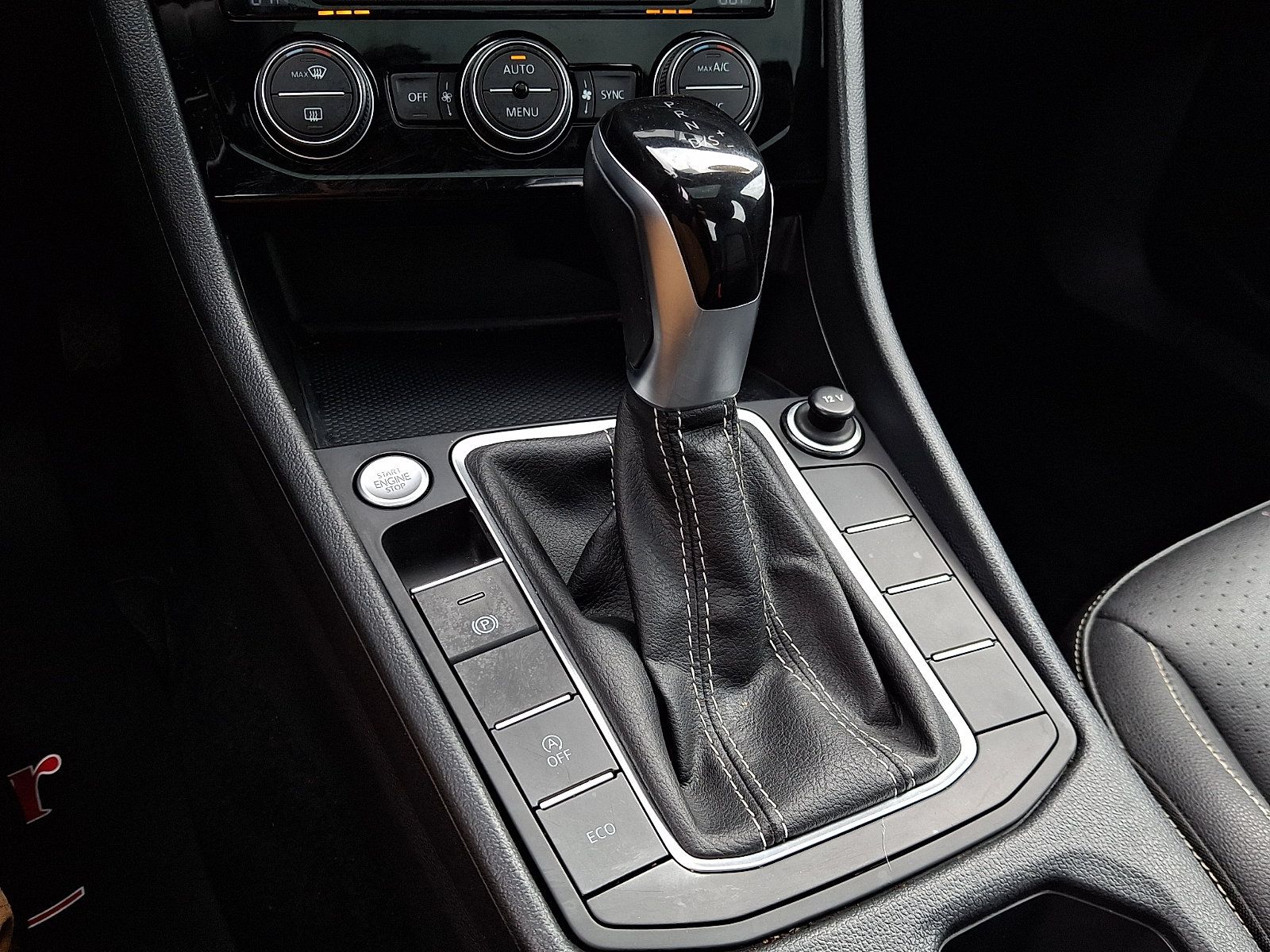 Used 2024 Volkswagen Jetta SE FWD image 15