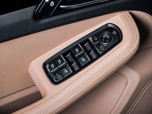 Certified 2025 Porsche Macan image 26