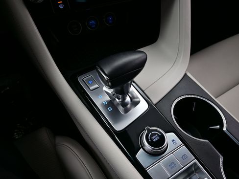 Certified 2024 Genesis G70 2.5T image 21