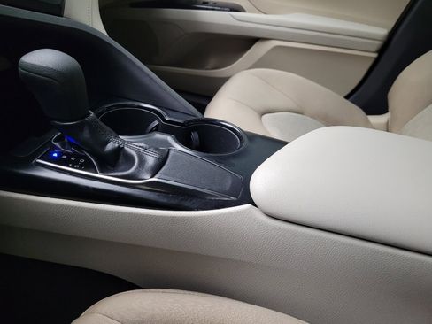 Used 2019 Toyota Camry LE FWD image 26