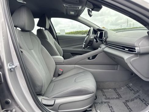 Certified 2025 Hyundai Elantra Sport image 37