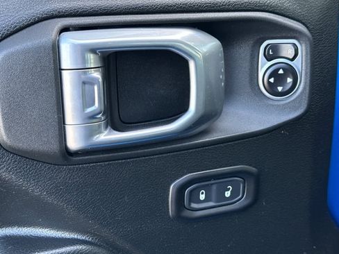 Used 2021 Jeep Gladiator Sport image 13