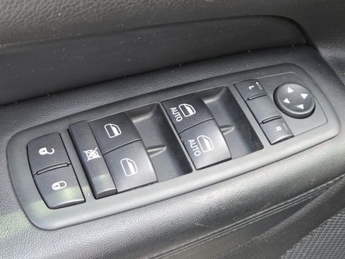 Used 2012 Jeep Grand Cherokee Laredo AWD/4WD image 24