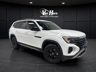 Used 2024 Volkswagen Atlas Peak Edition SE video 1