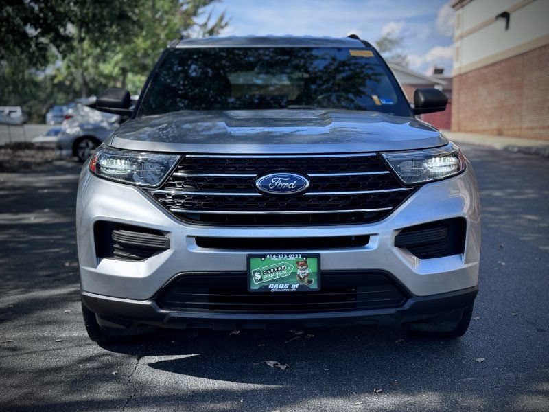 Used 2020 Ford Explorer XLT AWD/4WD image 2