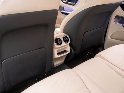 Used 2025 Mercedes-Benz GLC 350e 4MATIC image 18