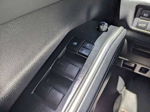 Used 2022 Toyota Highlander LE image 25