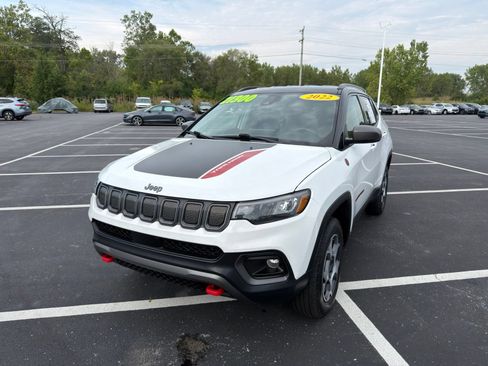 Used 2022 Jeep Compass Trailhawk w/ Trailhawk Convenience Group AWD/4WD image 2