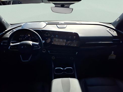 Used 2025 Chevrolet Traverse Z71 w/ Enhanced Driving Package image 11