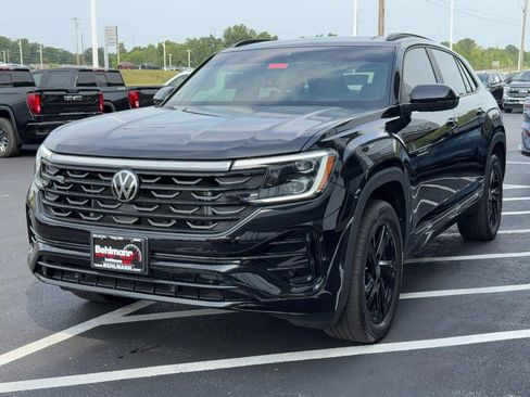 Used 2025 Volkswagen Atlas Cross Sport SEL R-Line AWD/4WD image 11