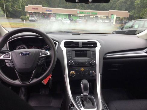 Used 2014 Ford Fusion SE image 21