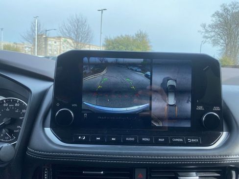 Used 2023 Nissan Rogue SL w/ SL Premium Package image 24