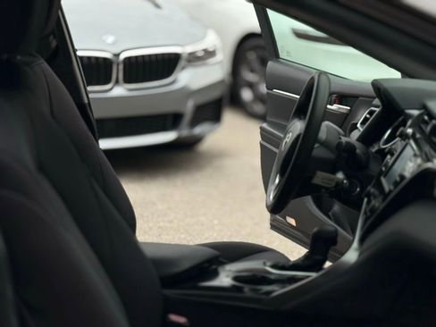 Used 2018 Toyota Camry LE image 12