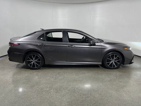 Certified 2022 Toyota Camry SE FWD image 2