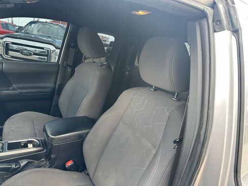 Used 2016 Toyota Tacoma TRD Off-Road AWD/4WD image 34