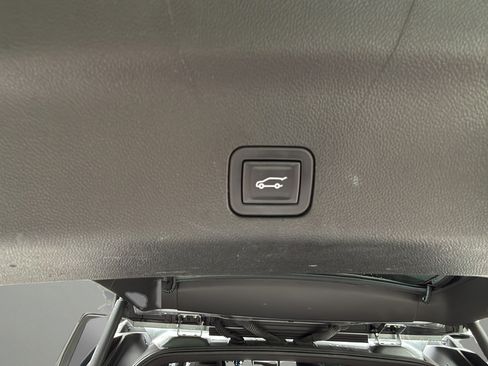 Used 2023 Chevrolet Suburban High Country w/ Premium Package 2 AWD/4WD image 29