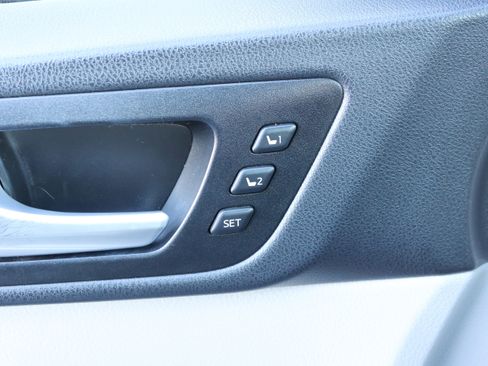 Used 2015 Toyota Highlander Limited Platinum image 13