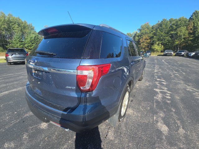Used 2018 Ford Explorer XLT w/ XLT Technology Feature Bundle AWD/4WD image 3