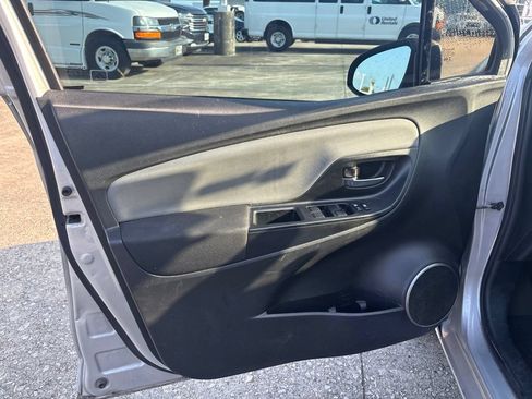 Used 2016 Toyota Yaris LE FWD image 9