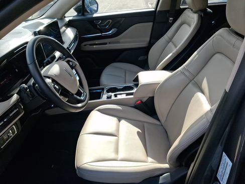 Certified 2025 Lincoln Corsair FWD image 12