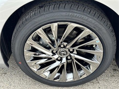 New 2025 Lexus ES 350 Ultra Luxury image 9