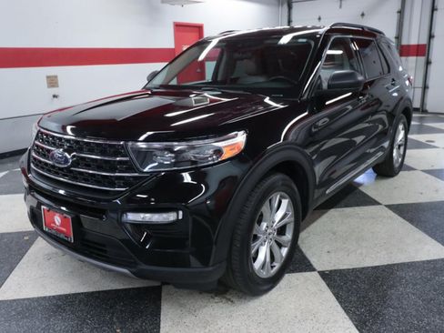 Used 2021 Ford Explorer XLT w/ Equipment Group 202A RWD image 5