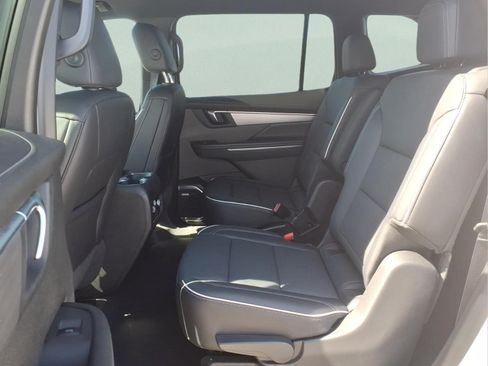 Used 2025 Buick Enclave Preferred FWD image 24