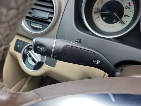 Used 2013 Mercedes-Benz C 250 Sedan image 28