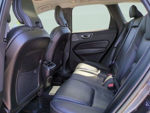 Certified 2023 Volvo XC60 B5 Ultimate w/ Protection Package Premier image 10