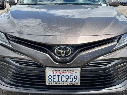 Used 2018 Toyota Camry LE FWD image 12