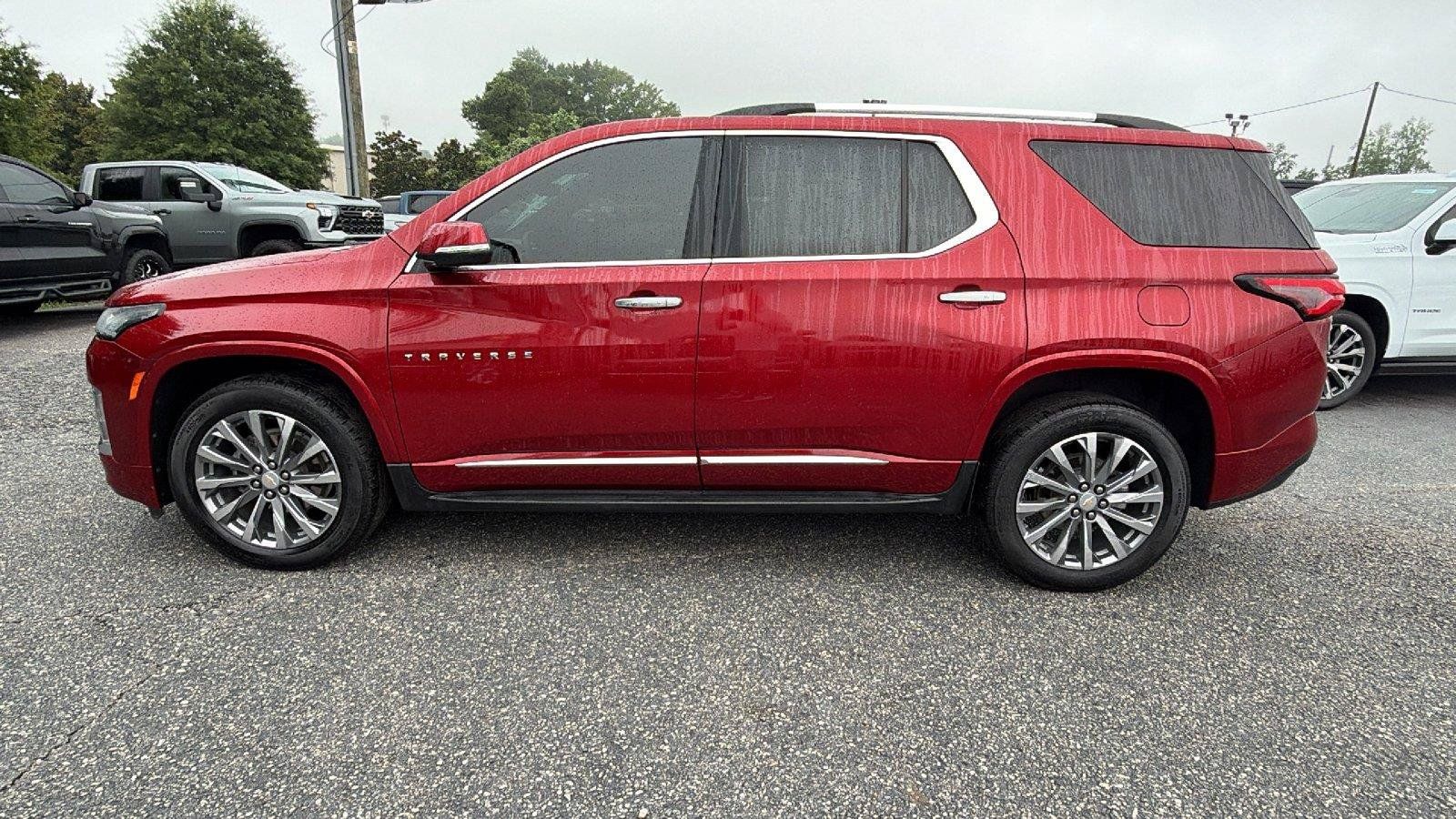 Used 2023 Chevrolet Traverse Premier FWD image 12