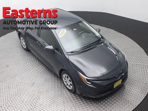 Used 2023 Toyota Corolla LE FWD image 3