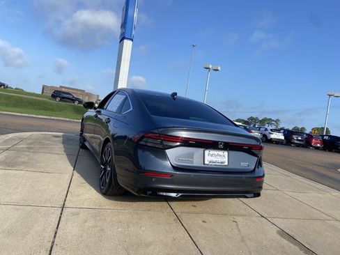 Used 2023 Honda Accord Touring image 9