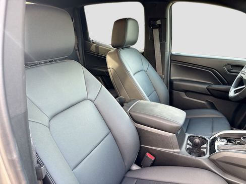 Used 2025 Chevrolet Colorado Trail Boss image 26