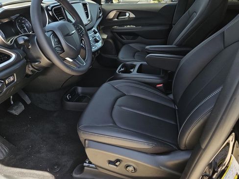 New 2026 Chrysler Voyager LX image 14