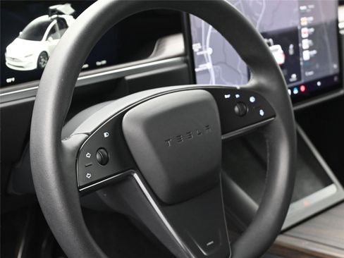 Used 2023 Tesla Model X image 8