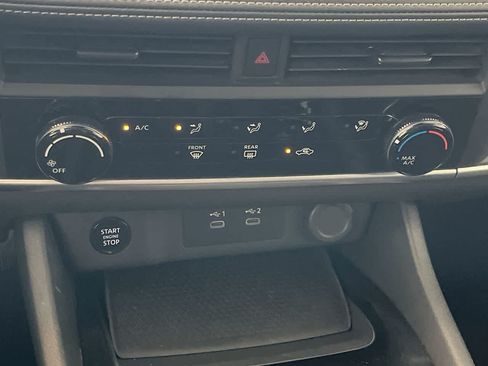 Used 2024 Nissan Rogue S AWD/4WD image 18