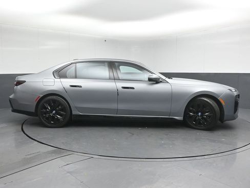 Used 2023 BMW i7 xDrive60 image 8