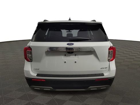 Used 2024 Ford Explorer XLT w/ Equipment Group 202A image 6